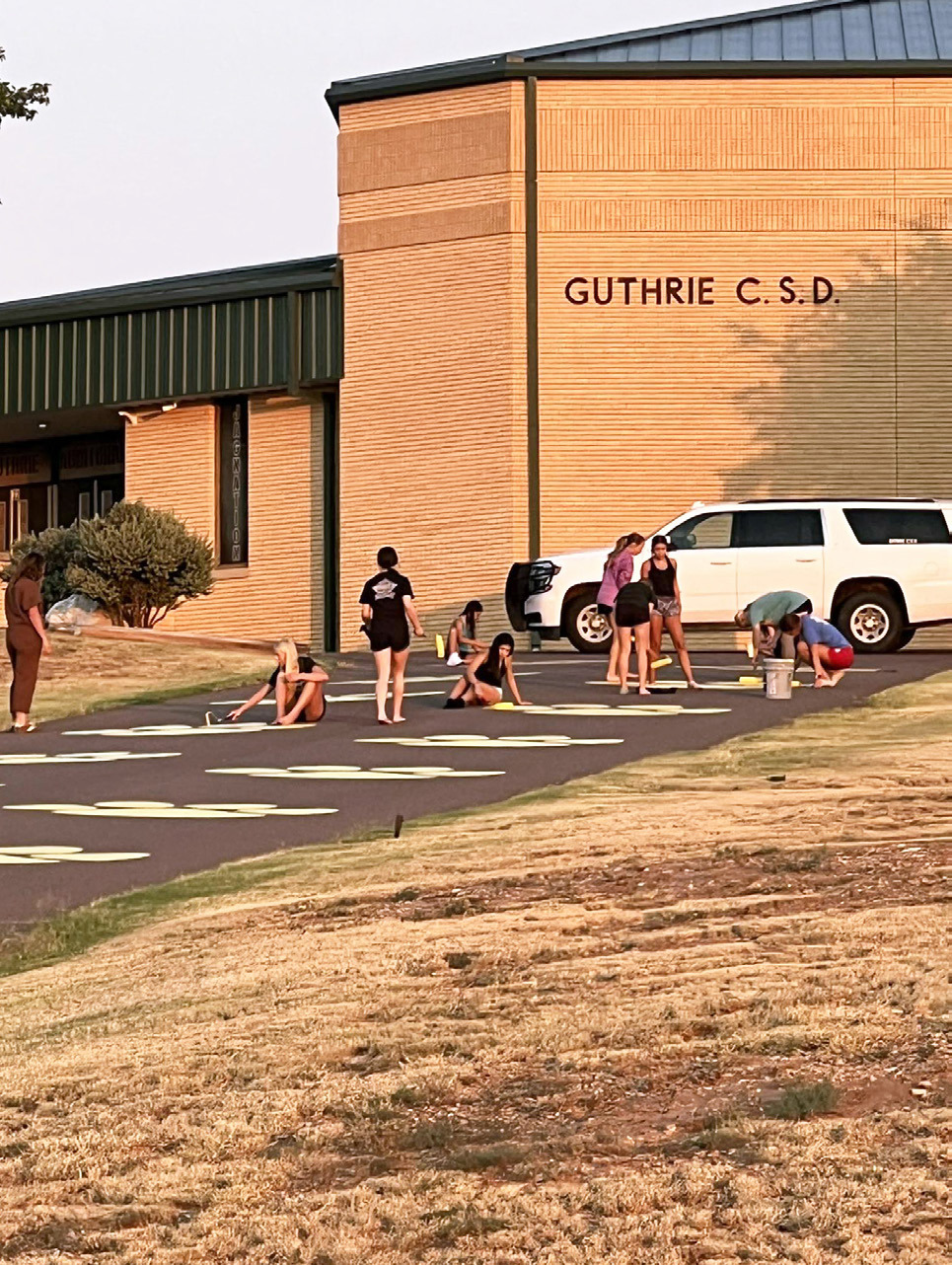 GCSD students paint paw prints up Jaguar Hill