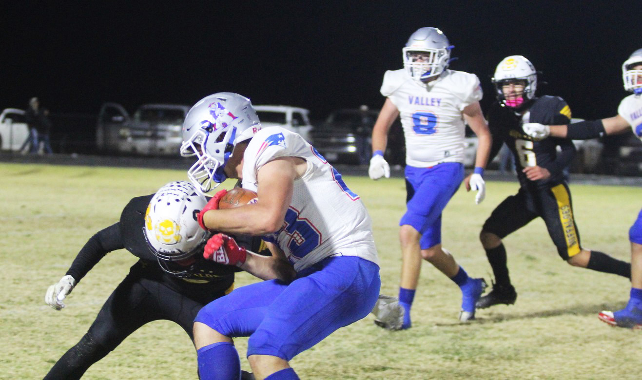 Valley defeats Petersburg, claims playoff spot