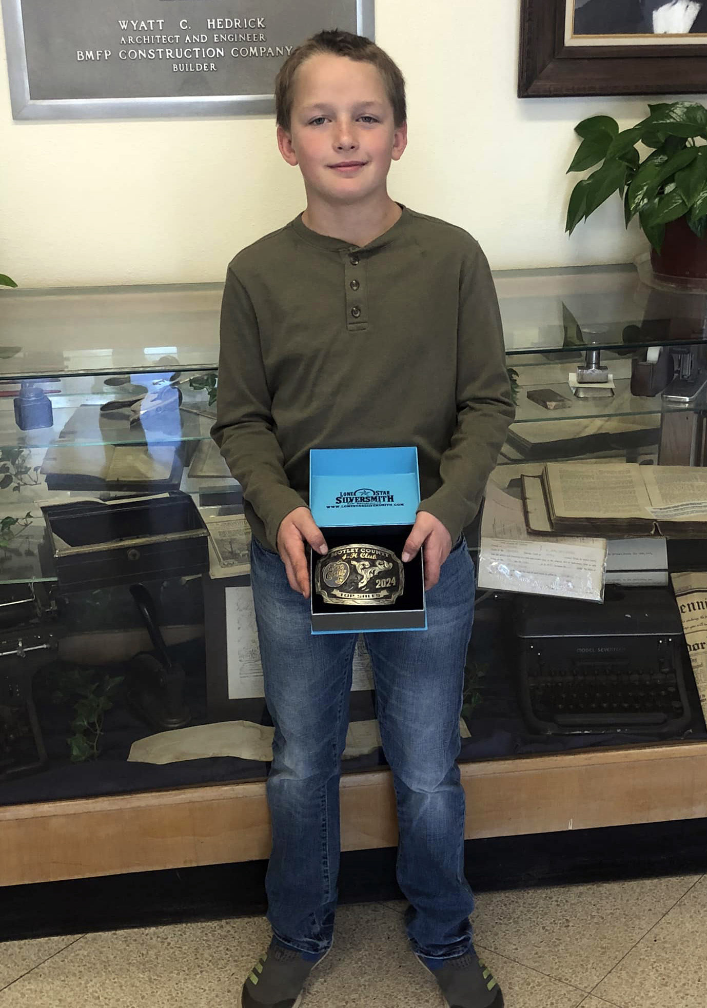 MOTLEY 4-H HONOR Haygen Elliott was Motley County 4-H’s top salesperson for their Fresh Country fundraiser this past fall and won this Fresh Country trophy belt buckle. | COURTESY PHOTO
