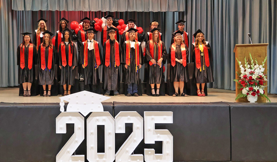 GRADUATION EXERCISES Motley County High School seniors celebratedamilestonelastweekwithcommencementceremonies for the Class of 2025. Schools across Caprock Country graduated last week. MORE PHOTOS, INSIDE | SUNNI CATES PHOTO