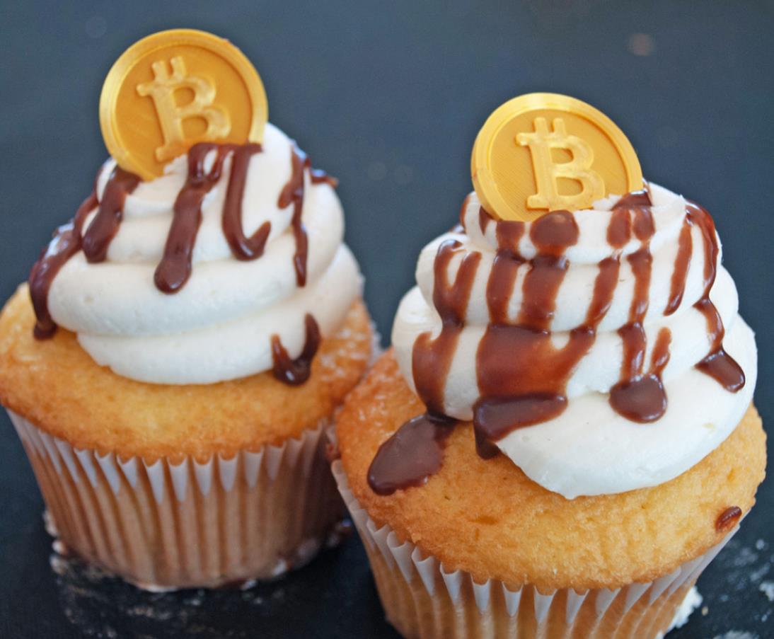 BOYD’S BITCOIN BYTES were served up by a Spur baker at Argo Blockchain’s grand opening May 5. | THE TEXAS SPUR