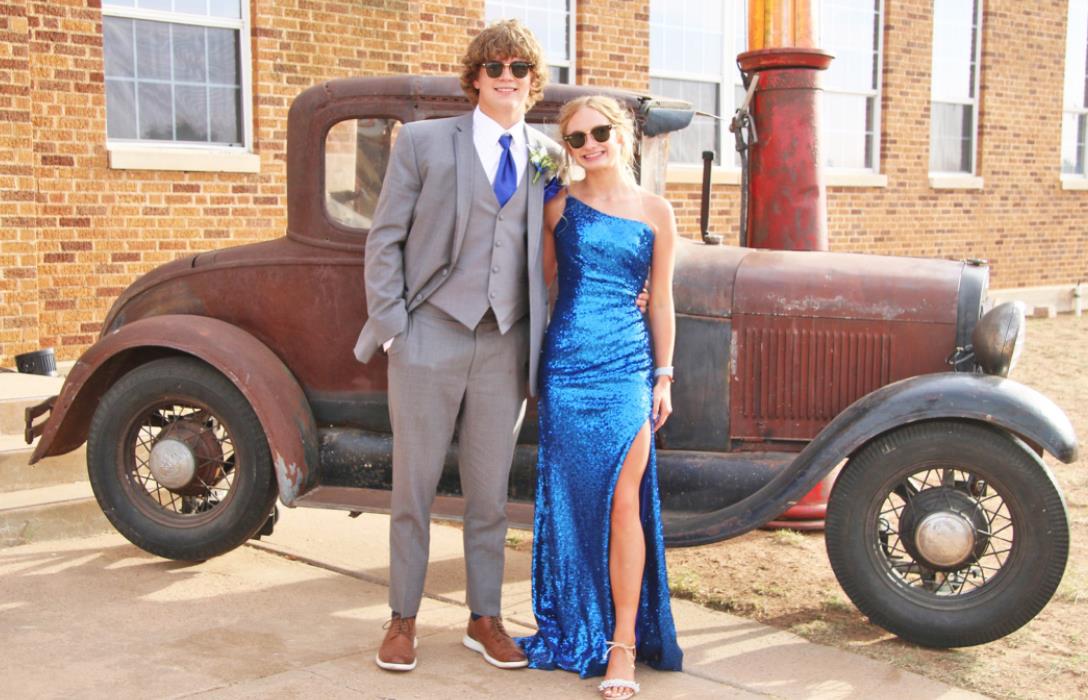 SPOTLIGHT ON VALLEY PROM