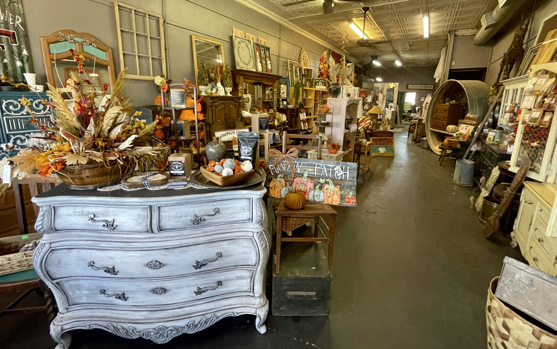 SPOTLIGHT ON ME & B’S SHOP & COFFEE, MATADOR