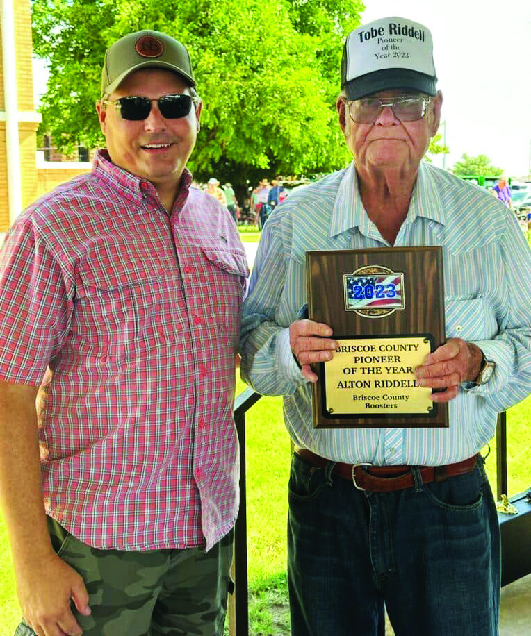 PIONEER OF THE YEAR Kyle Fuston with First National Bank of Quitaque, Silverton congratulations Tobe Riddell, the 131st Annual Briscoe Celebration Pioneer of theYear. | COURTESY PHOTO