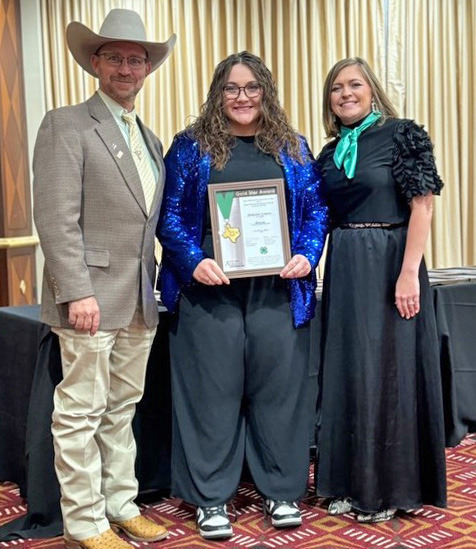 GOLD STAR Makenlee Lemons of Quitaque (at center between 4-H presenters Josh Brooks andTina Bryant) has earned 4-H’s Gold Star award. | COURTESY PHOTOS