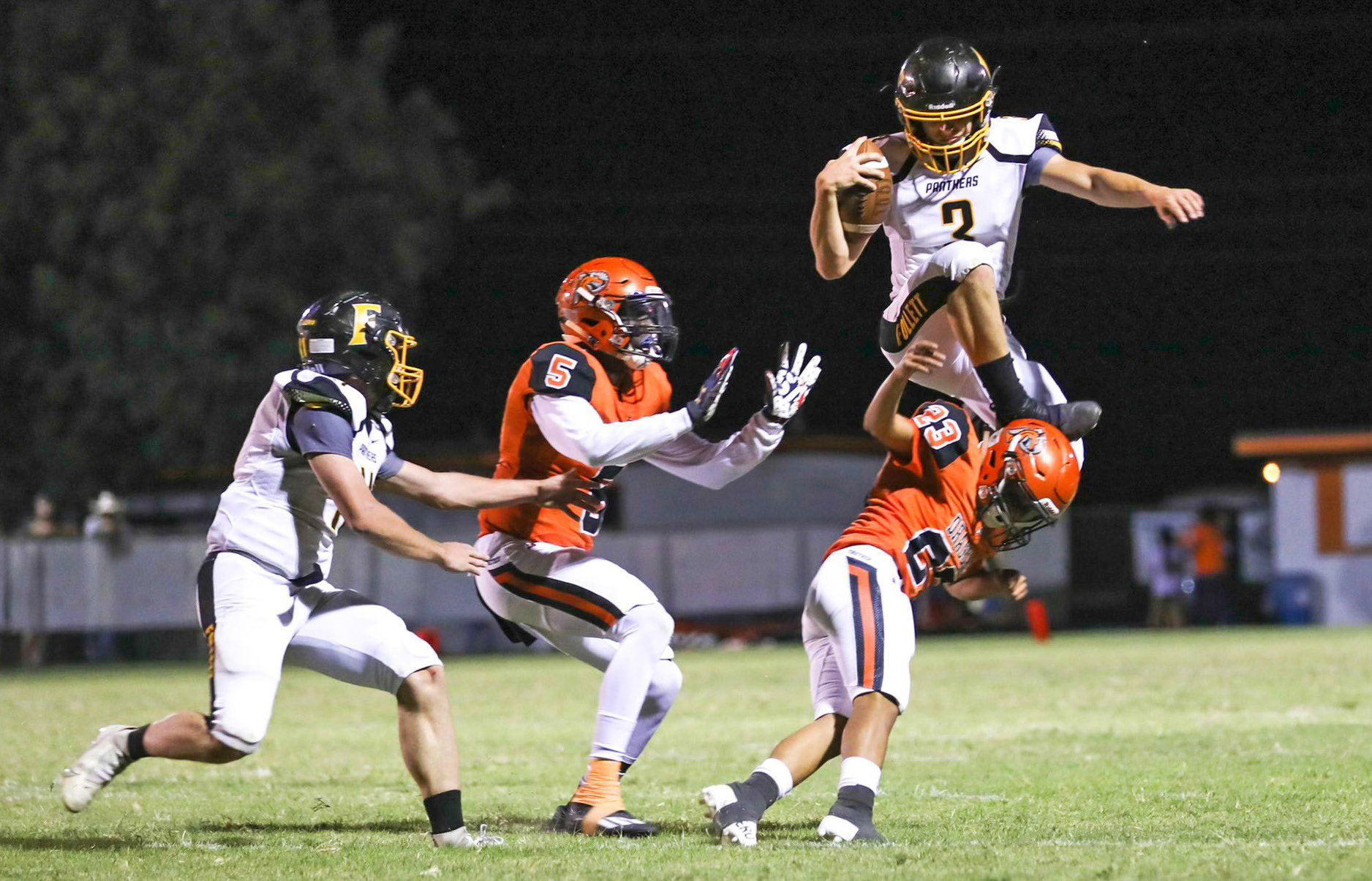 PADUCAH 1ST LOSS The Paducah Dragons lost a heartbreaker to Follett Friday night, 62-60.The Dragons ran out of time in the back-and-forth game and were driving toward go-ahead points but were not able to find the end zonebeforetheclockranout. | PRESSPASSSPORTSPHOTO