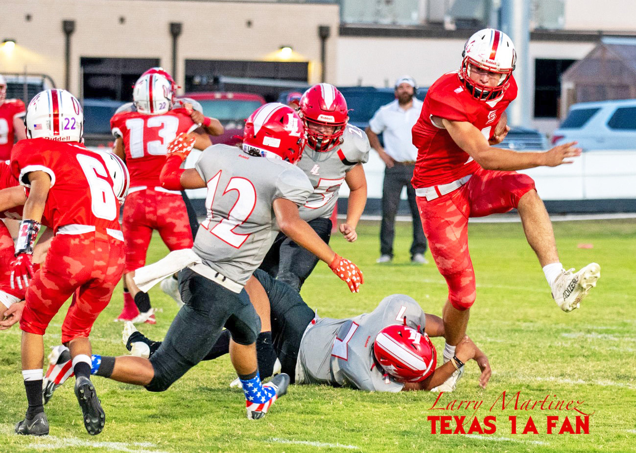 SILVERTONWINS The Silverton Owls defeated the Loop Longhorns 59–14 before a hometown crowd.The #8-in-thestate Owls bring a 4–2 record to their district opening in an away game versus Lefors Friday night. | COURTESY PHOTO