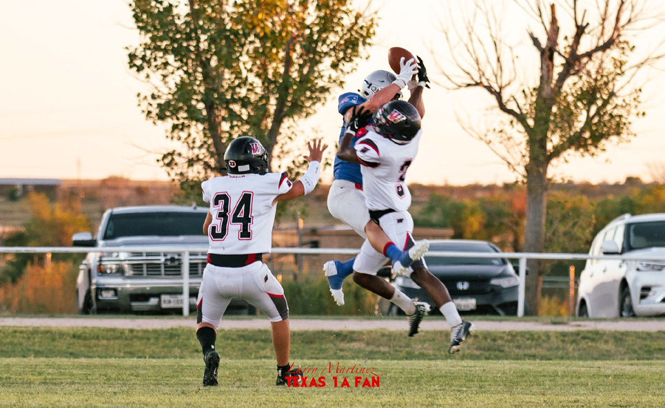 PATRIOT FIRST DOWN Carson Tucker makes a big catch for a Patriot first down. | TEXAS 1A FAN