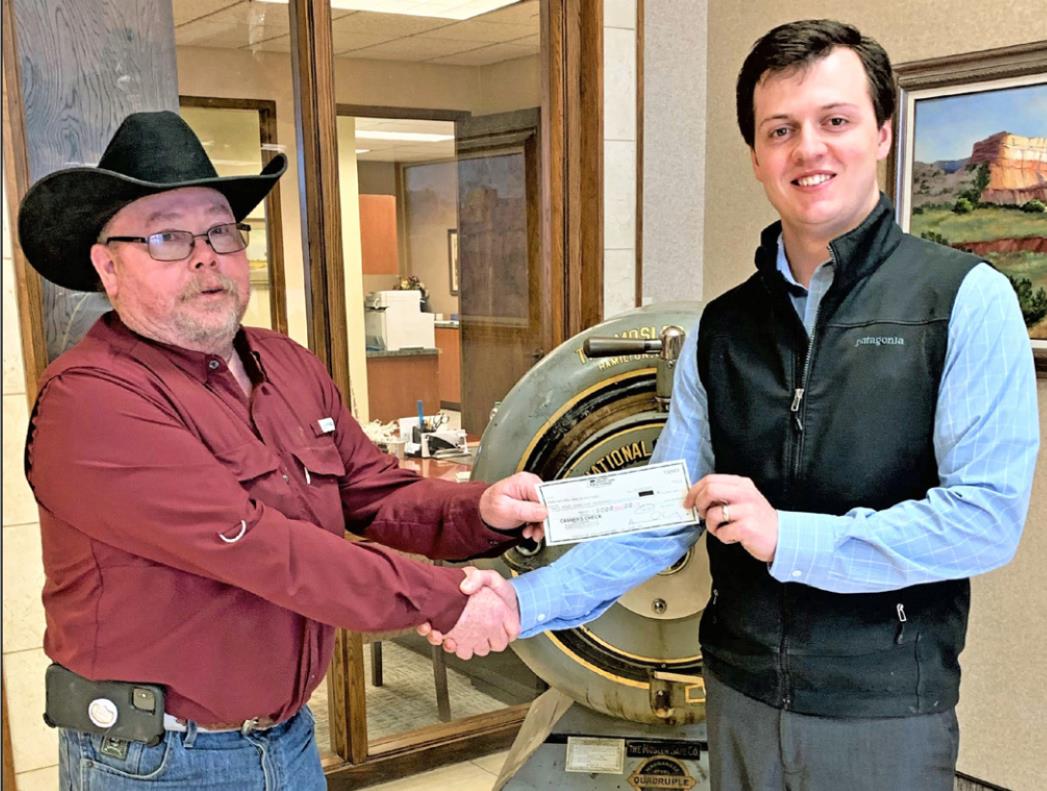 FNB Floydada donates $5K