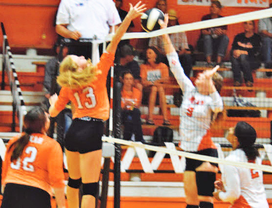 PADUCAH VOLLEYBALL WINS Comingfrombehindinthreestraight sets, the Lady Dragons beat the Knox City Houndettes in a match Saturday afternoon in Paducah. | PADUCAH POST PHOTO