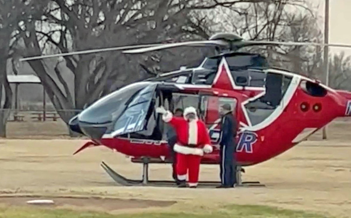 SANTA BY HELI-SLEIGH Santa Claus arrived by chopper last week just in time to visit with kids at Christmas in the Valley. MORE PHOTOS, PAGE 8 | COURTESY PHOTO
