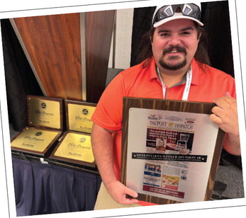 SWEEPSTAKES WINNER inDivision 10,thestate’ssmallestcirculation weeklynewspapers, wasThePostDispatch, afirstfortheGarzaCountynewspaper. Claiming thehonorsfortheDispatch wassportsjournalist RussMorris(above,attheawards luncheon inDallasJune20).Sweepstakes isawarded tothecompeting newspaper withthehighest scoreofpointswonthatyearinallcoverage categories.