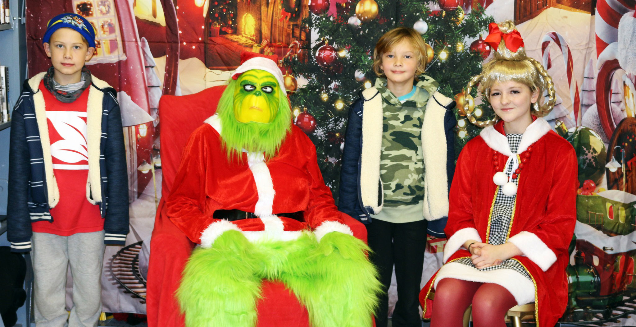 MOTLEY LIBRARY CHRISTMAS The Grinch and Cindy Lou Who visited the Motley County Library on Thursday for a fun-filled evening during the annual Christmas at the Library event. | COURTESY PHOTO