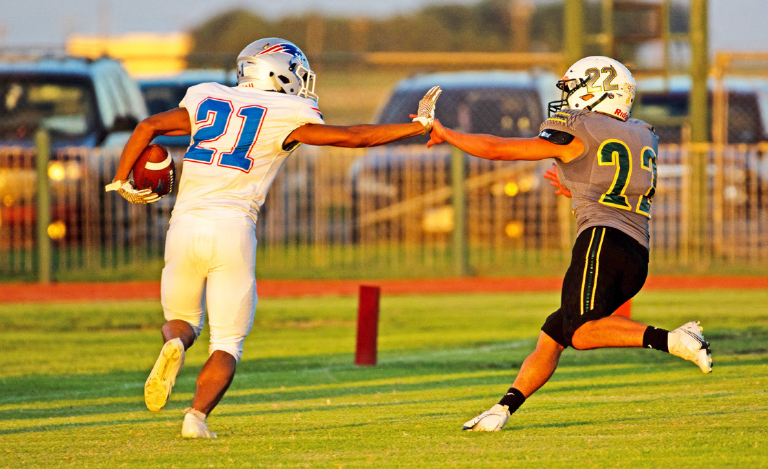 VALLEY WINS The Valley Patriots traveled to Springlake-Earth where they defeated the Wolverines 46-13 Friday. This week, they host the Whiteface Antelopes. MORE PHOTOS in Spotlight, page 10. | VALLEY PHOTOS BY DILLON JONES PHOTOGRAPHY, PLAINVIEW