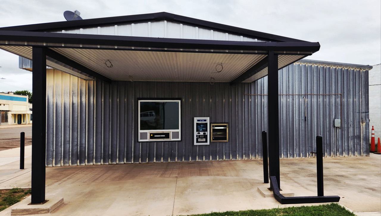 NEWDRIVE-THROUGHWINDOW at First National Bank Quitaque– Silverton Branch offers more convenience to Silverton residents. | COURTESY PHOTO