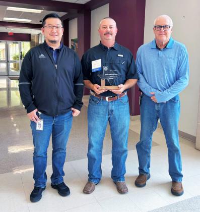 TEXAN CARING FOR TEXANS Matt Orr, center, TxDOT environmental project planner for the Childress District, received aTexansCaringforTexansawardattheannualceremonyinCanyon on Aug. 6. Lin Xie, director of TP&amp;amp;D, left, and Darwin Lankford, Childress District Engineer, congratulated Orr following the ceremony. | TxDOT