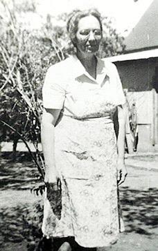 MEMORIESOFLINNIEPEARL include the bread pudding her family enjoyed. She was such as good preparer of food, she could even make stale crackers taste good! | ANGELINA LaRUE PHOTO