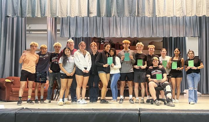 ONE ACT PLAY Motley County ISD One Act Play cast will present‘dirt’for the upcoming competition. | COURTNEY MENDOLLA PHOTO