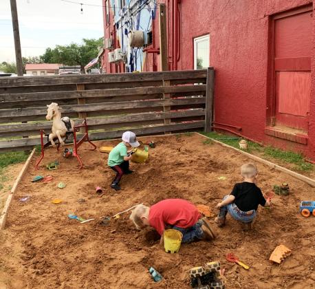 Singin’ in the rain: 53rd Bob Wills Day swings along swimmingly despite weather