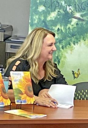 Potts takes part in Spur library Meet the Authors event