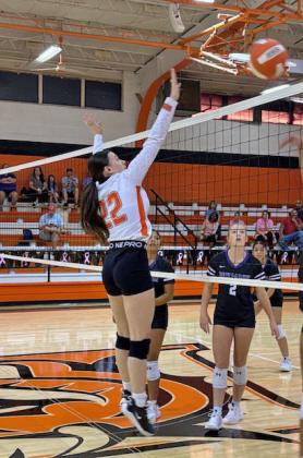 BLOCKING BENJAMIN Paducah’s Jayla Wederski goes up for a block against Benjamin. | SUE JANE SULLIVAN