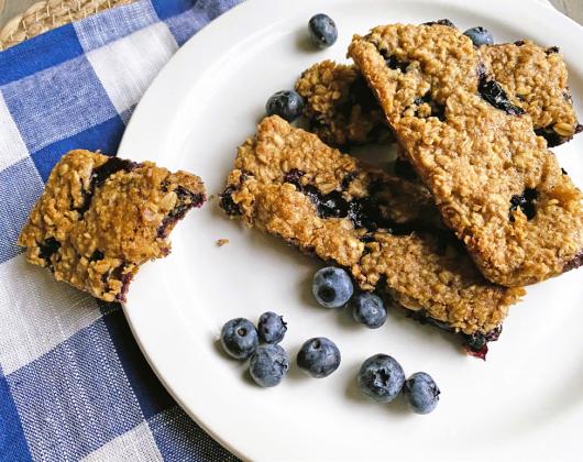 GRANOLA NUTRITION Granola is supposed to be healthy, but that's not always the case. This recipe offers a healthy treat. | ANGELINA LA RUE PHOTO