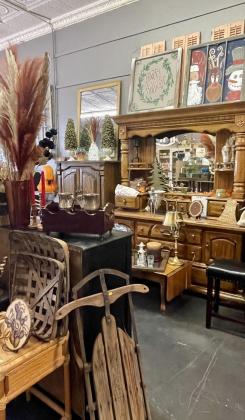 SPOTLIGHT ON ME &amp; B’S SHOP &amp; COFFEE, MATADOR