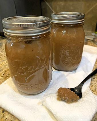 SERVETHISAPPLEBUTTER on toast, or paired with peanut butter for a fantastic sandwich, or even on English muffins. | ANGELINA LaRUE PHOTO