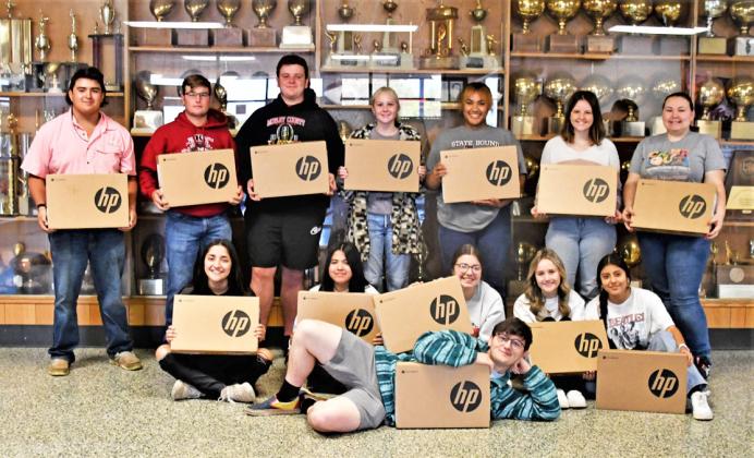 MOTLEY LAPTOPS Gary Markham of Manvel, Texas, gifted every senior at MotleyCountyISDwithanHPChromebookonTuesday,September13,2022. The excitement of the students was palpable. They are very appreciative and will use them in their future. The Class of 2023 says, “Thank you, Mr. Markham!” | COURTNEY MENDOLA PHOTO