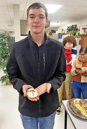 HOLIDAYCHEER The week before Christmas break, the halls and classrooms at Silverton ISD were full of holiday cheer, including cookie decorating and Elf Day for the second graders. | COURTESY PHOTOS