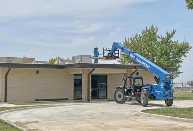 SPIFFING UP FOR SCHOOL Silverton ISD is putting the finishing touches on a few renovation projects from last year, including repairs to the new roof that was installed before last year’s hailstorm that damaged 100% of the city’s roofs. | CAPROCK COURIE