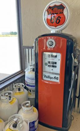 THE PRICE OF GAS has increased a bit since the 33 cents per gallon shown on the old-fashioned pump inside Silverton Oil’s office–but the Estes staff still pump it, and wash windshields and check tires too. | BARBARA BRANNON, CAPROCK COURIER