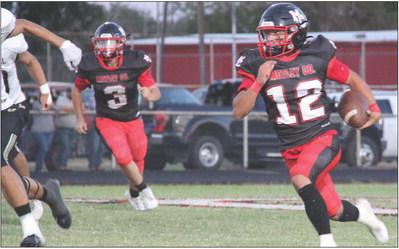 MOTLEY TUSSLE The Matadors gave the Crowell Wildcats all they had, but fell in 82-52 in homecoming loss. Senior Kadyn Roy #12 paced the Mats' offense. | COURTNEY MENDOLA PHOTO