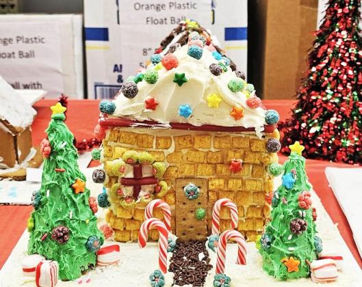 MOTLEY GINGERBREAD HOUSES