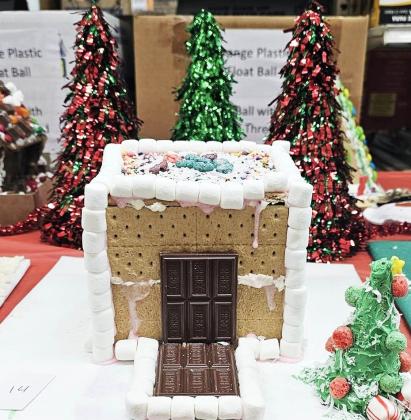 MOTLEY GINGERBREAD HOUSES