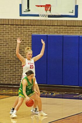 FRESHMANADDISONRHODERICK stands tallinthepaintattheWhitefacetournament over the weekend. | COURTESY PHOTOS