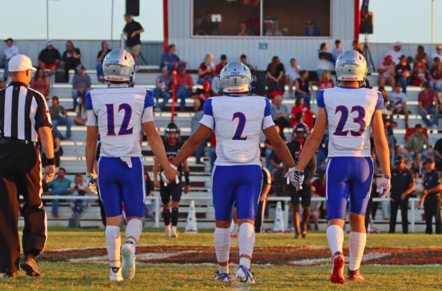 VALLEYTOTAKEONCLAUDE The varsity Patriots squad will face the Claude Mustangs on the road Friday night against another higherranked team—but with determination to prove the pundits wrong. | VALLEY YEARBOOK PHOTOS