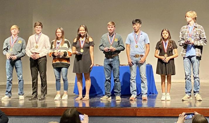 GUTHRIEONEACTPLAY TheGuthrieproductionof“Kodachrome” advanced to Bi-District last week. Mackenzie Gardner earned OutstandingCrewMemberasStageManager.GusSmithandKaleb Green were awarded Honorable-Mention All-Star Cast Awards. EarningAll-StarCastAwardswereHallieEversonandEmmaHardin. | CAPROCK COURIER PHOTOS