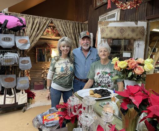 CHRISTMAS IN MATADOR Last week the holidays kicked off in Motley County with late night shopping. Downtown stores were open all evening and area artisans set up booths around the downtown. A lighted parade, the Grinch and other Seuss characters appeared at the Motley County Library and Santa and Mrs. Claus greeted youngsters at the courthouse gazebo. | CAPROCK COURIER PHOTOS