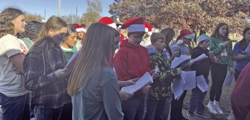 SPOTLIGHT ON CAROLING IN VALLEY