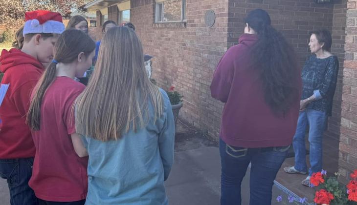 SPOTLIGHT ON CAROLING IN VALLEY