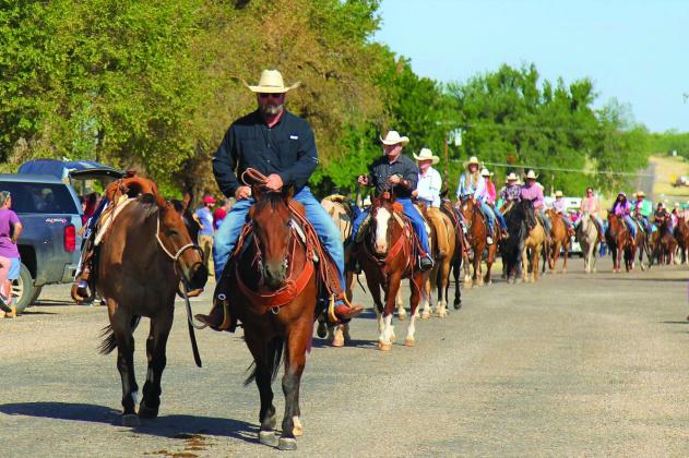 Motley-Dickens 100th Old Settlers Rodeo &amp; Reunion honors parade floats, recognizes old-timers