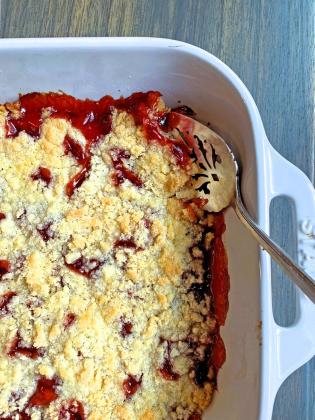 DELECTABLE DESSERT Having a bag of organic“frozen” berries on hand for this delicious, healthy fruit crisp is the ideal way to keep them readily available. | ANGELINA LaRUE PHOTO