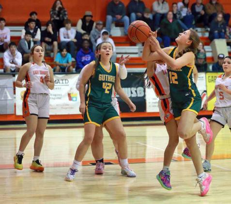 Jags, Dragons split district hoop games