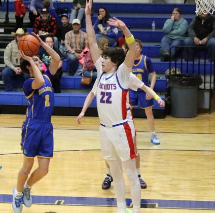 Jags, Dragons split district hoop games