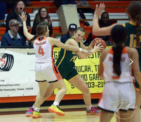 Jags, Dragons split district hoop games