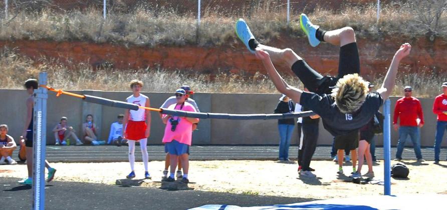 MOTLEY TRACK HONORS The Motley County Junior High boys finished 2nd at the Golden Spur Relays in Spur last week, and the Motley County JH girls finished 5th. | COURTESY PHOTOS
