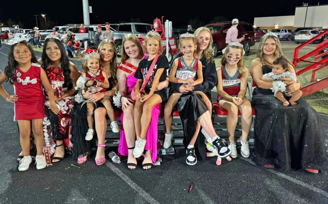 MINI OWLS soaked up attention from Homecoming Court role models before Silverton’s game last week. | HOLLY COGDELL PHOTO