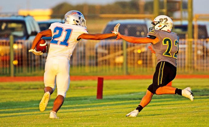 VALLEY WINS The Valley Patriots traveled to Springlake-Earth where they defeated the Wolverines 46-13 Friday. This week, they host the Whiteface Antelopes. MORE PHOTOS in Spotlight, page 10. | VALLEY PHOTOS BY DILLON JONES PHOTOGRAPHY, PLAINVIEW