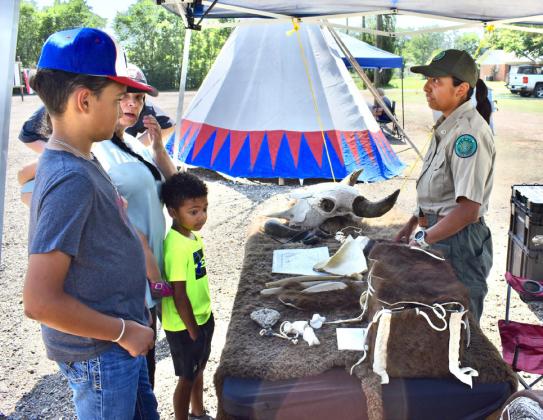 Museum history seekers defy heat at annual gathering